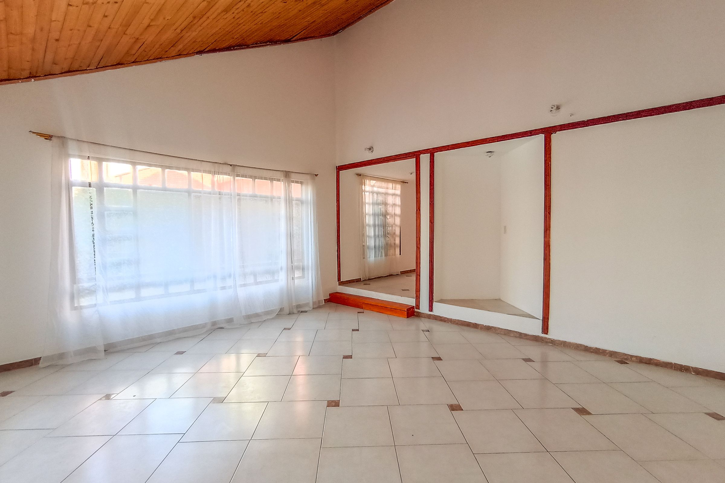 Casa en arriendo Cota 242 m² - $ 2.810.000