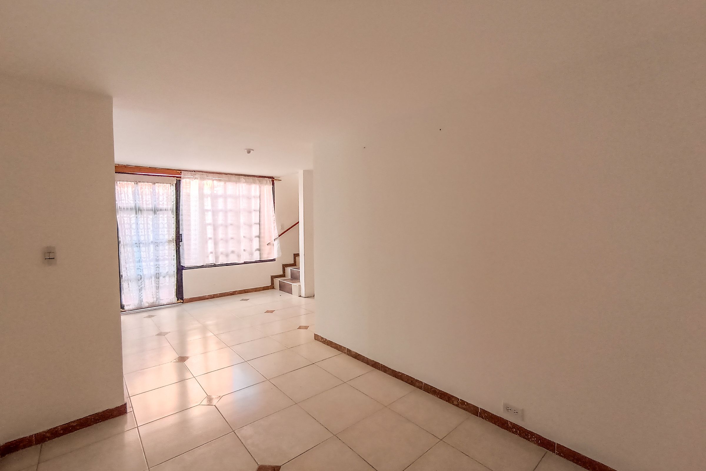 Casa en arriendo Cota 242 m² - $ 2.810.000