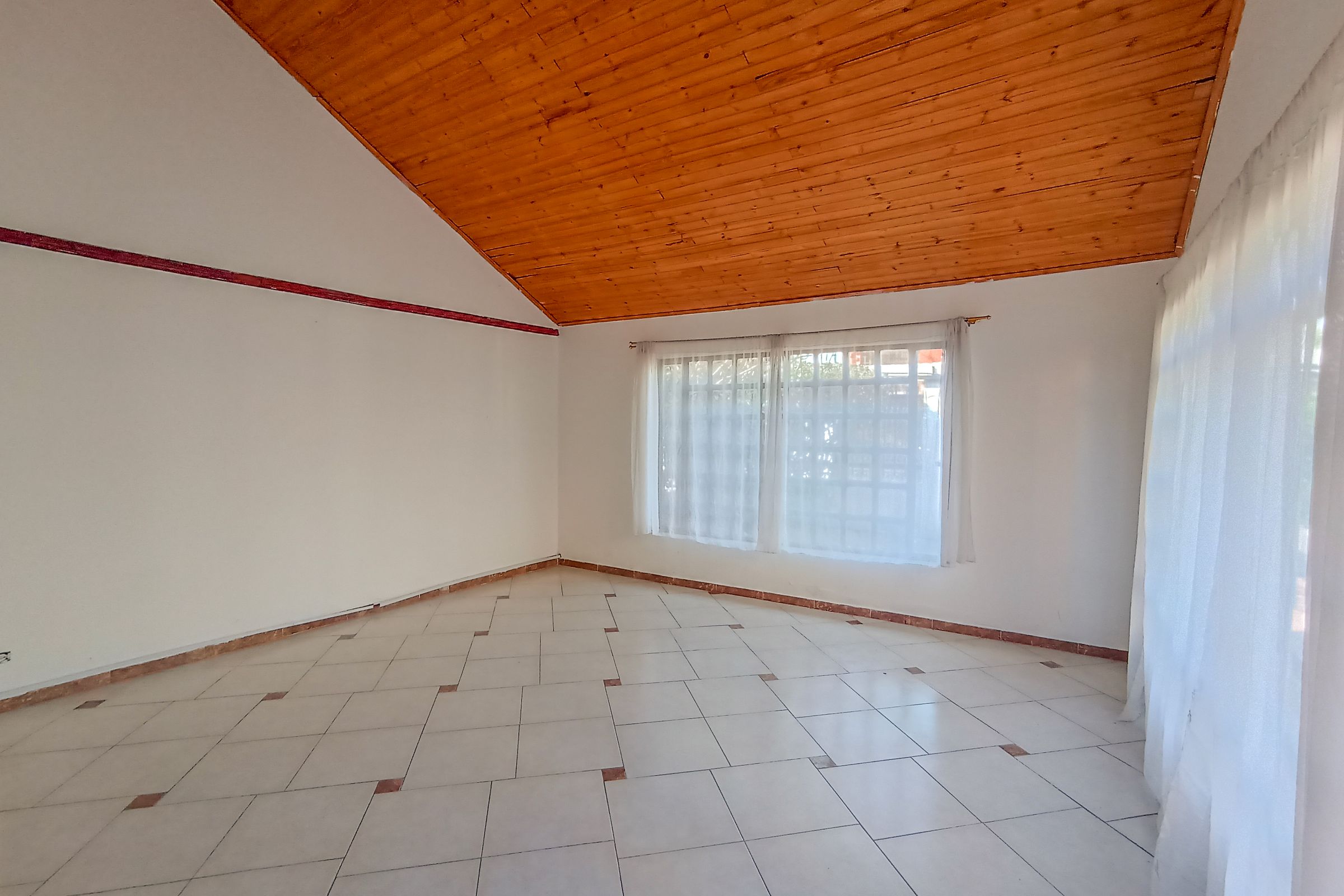 Casa en arriendo Cota 242 m² - $ 2.810.000