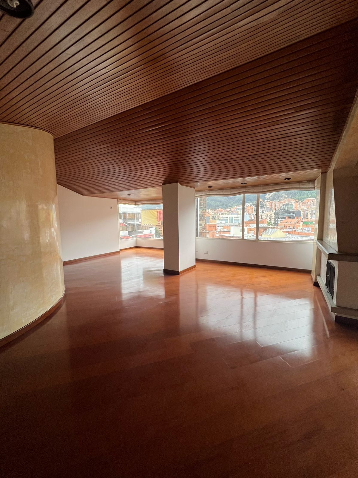 Apartamento en arriendo Santa Bárbara Central 205 m² - $ 6.000.000